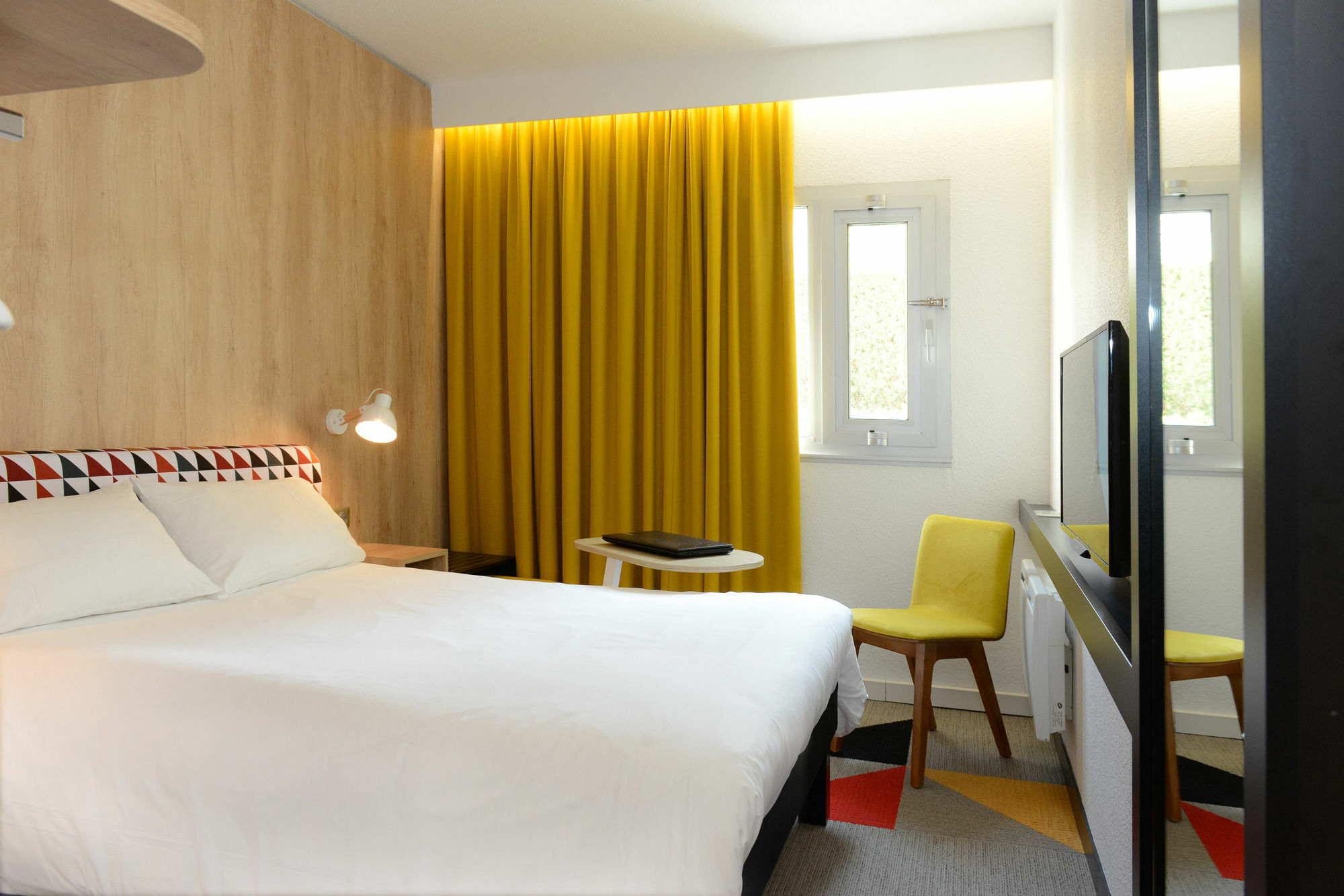 Ibis Styles Caen Centre Historique Exterior foto